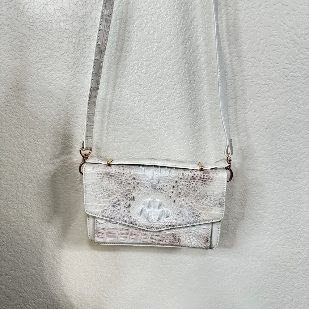 Grand Pelle Crocodile Embossed Leather White Flap Purse with Crossbody Strap - Picture 8 of 13